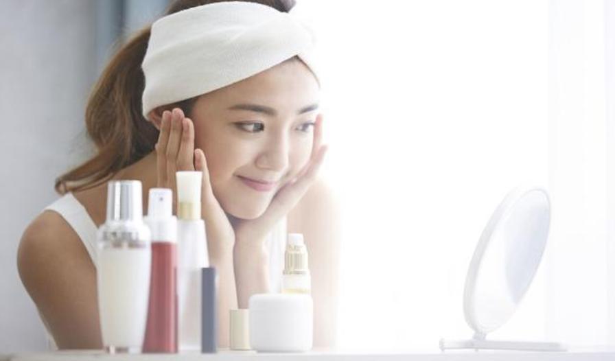 脸上长痘痘化妆推荐什么,化妆后脸上起痘痘怎么回事