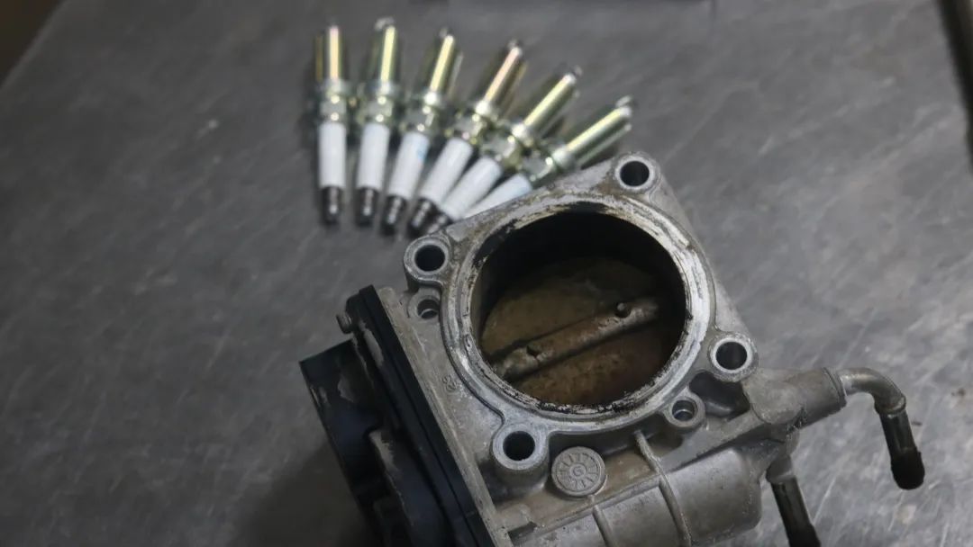 09天籁全车翻新整改多少钱,日产天籁自己撞烂了维修多少钱