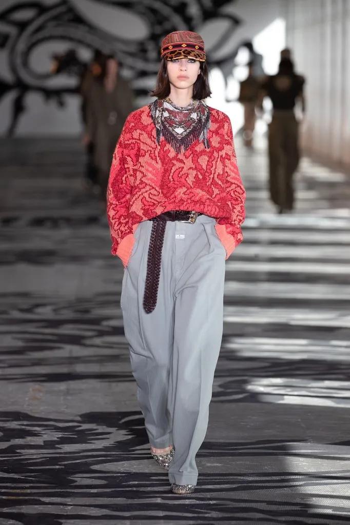 没想到!这3款“奶奶款毛衣”让姑娘们这么上头