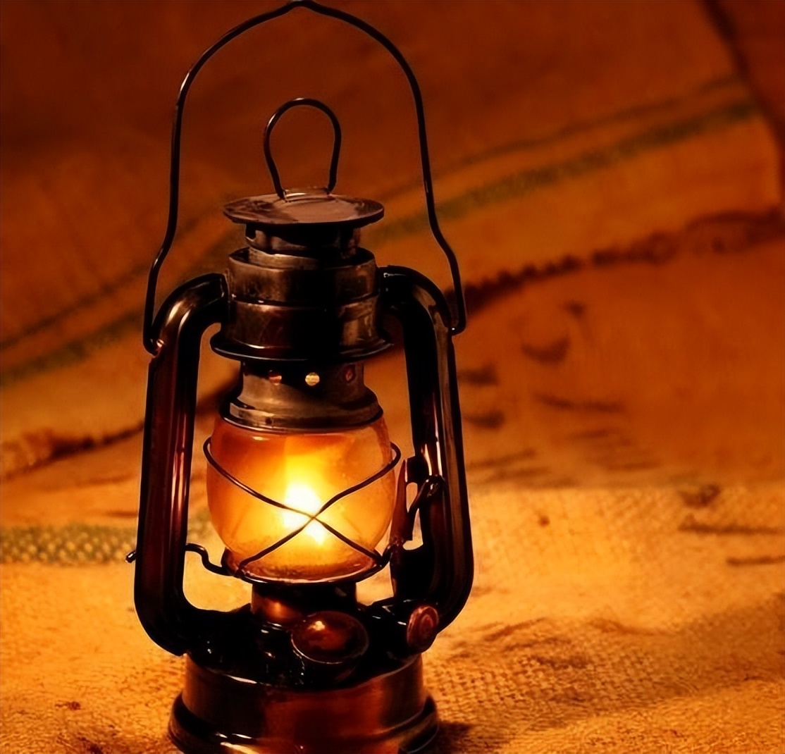 “电”被引进中国初期，为何普通群众不敢用，家家还用煤油灯？