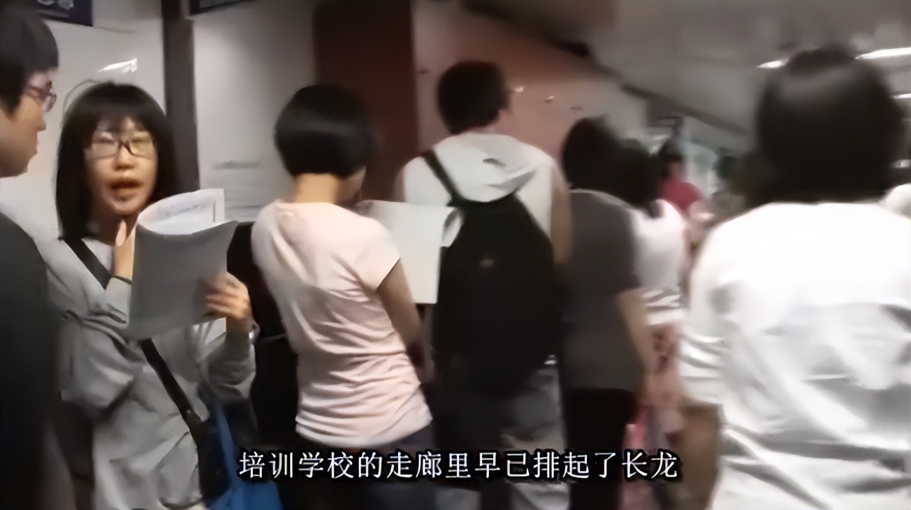 韩国年轻人的“考公”秘籍：睡四个小时就能上岸