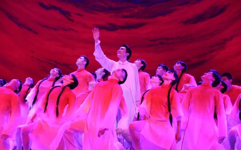 舞剧李白舞台灯光与舞美分析,舞台灯光运用比较好的舞剧