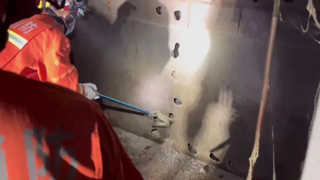 家里进蛇怎么办蛇怕什么,家里连续进了5次蛇