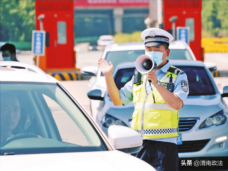 “焦”警，“浇”警！——渭南公安交警坚守一线守护群众平安掠影