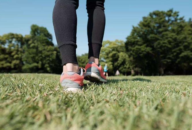 怎么从鞋看出身体健不健康,从鞋的磨损度看有什么疾病