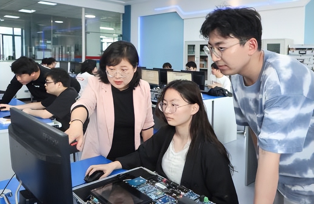 国家级与省级一流课程不断涌现武昌工学院教育教学改革结硕果!