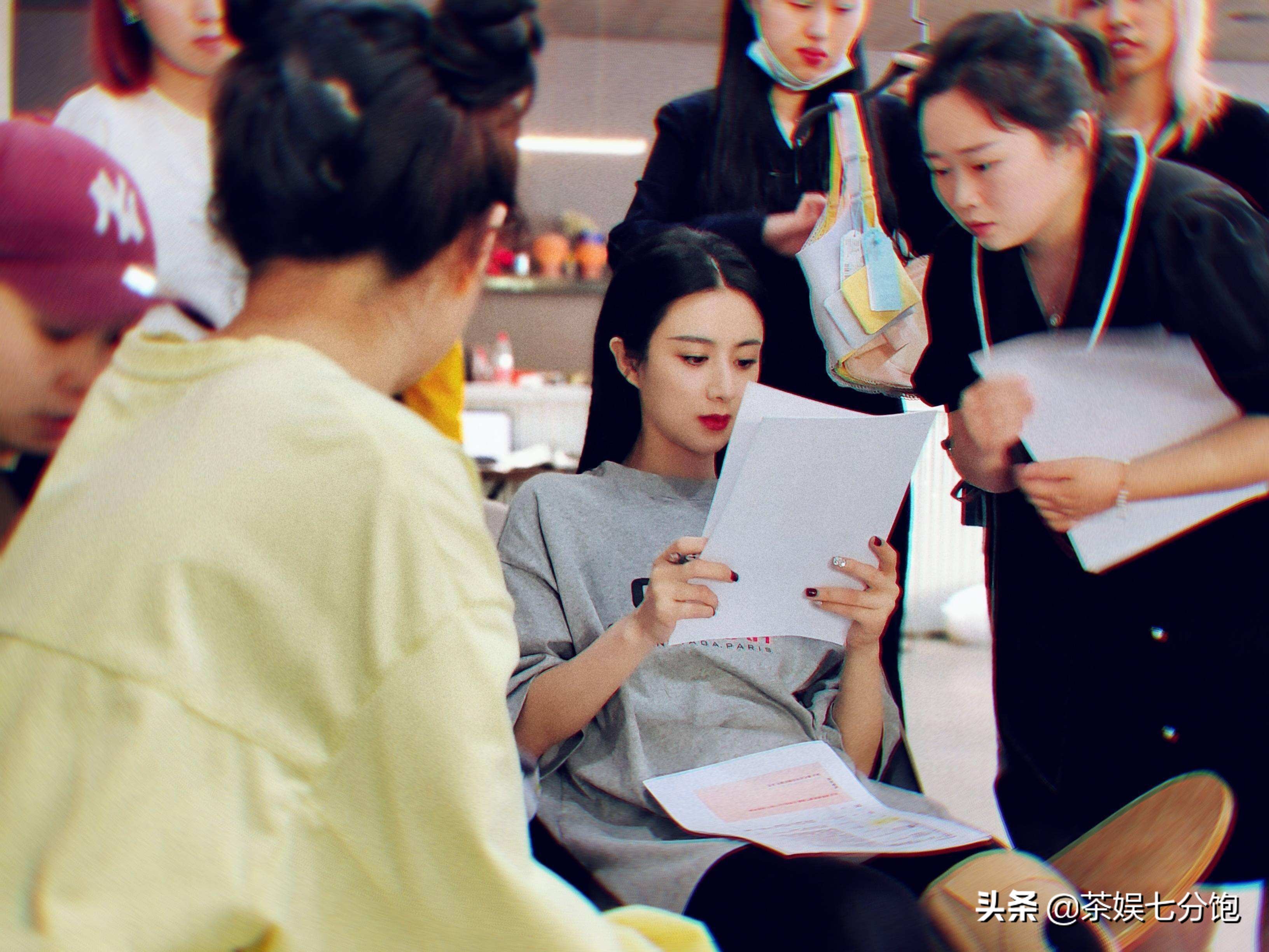 从服装店导购到偷*税漏**被罚13亿，“直播一姐”薇娅如何走向深渊的