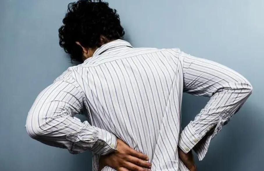 一趴着就腰酸是怎么回事,腰痛趴着有所缓解是什么原因