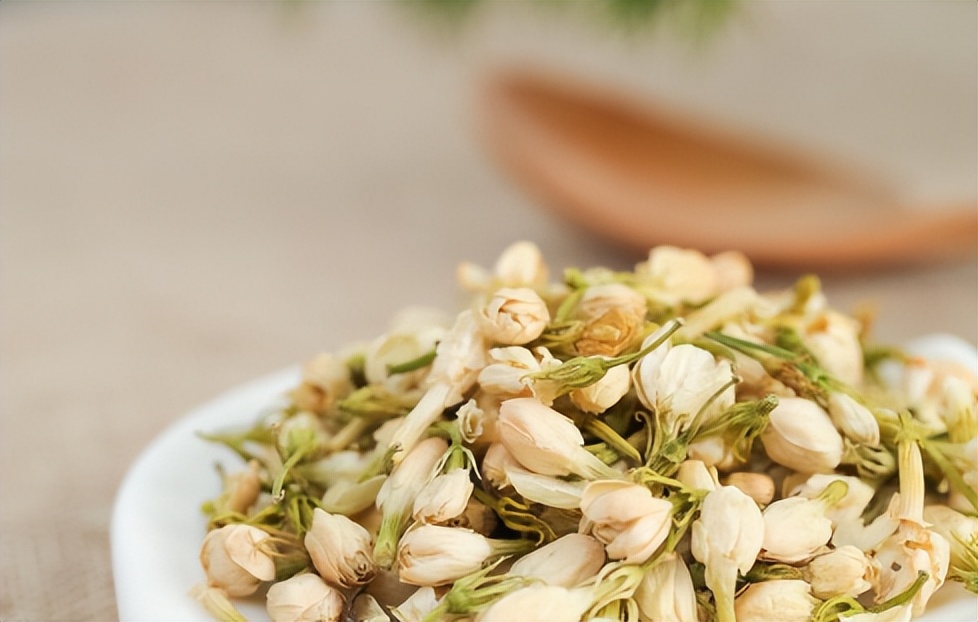 天气热了多喝点开水注意身体,天气热流汗多拿什么泡水喝最好