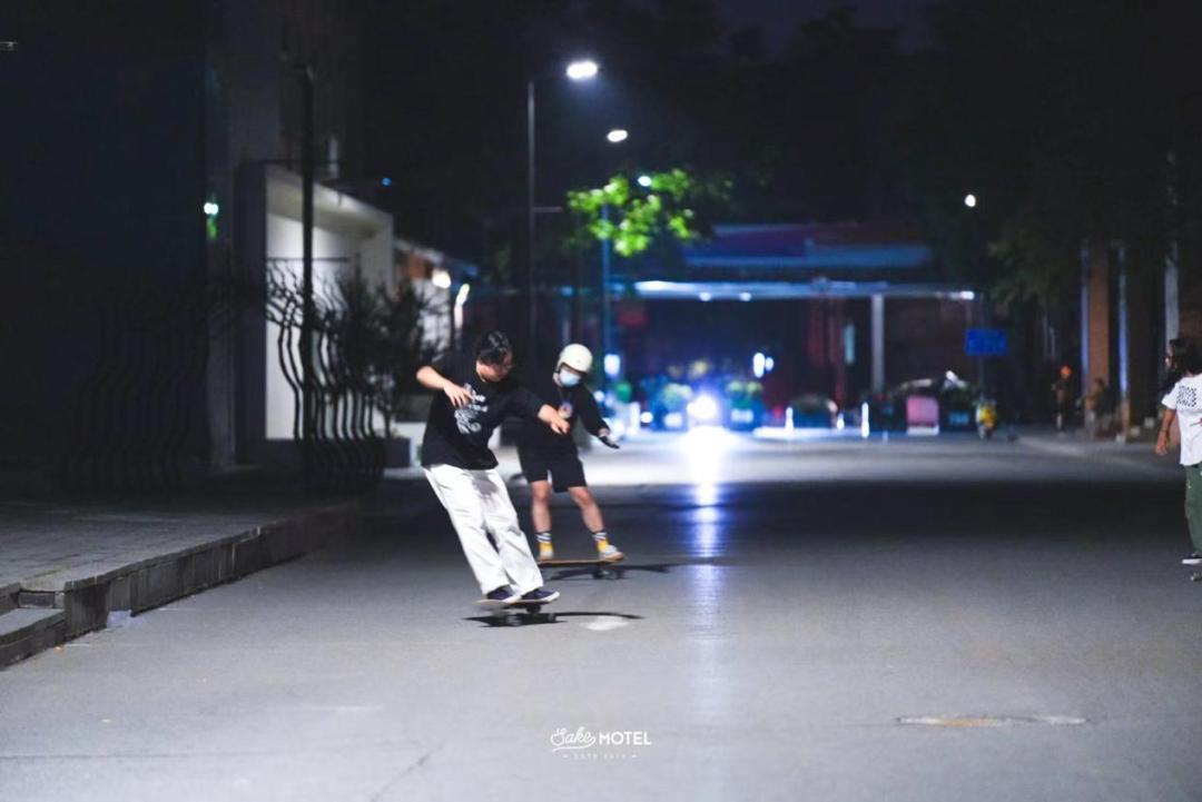 烧钱又上头，小众运动里的“大生意”