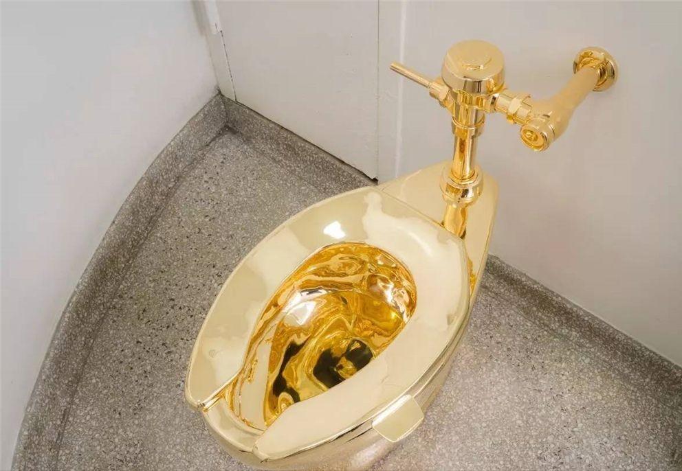 为什么美国的马桶前面有个缺口,美国马桶前面有个缺口