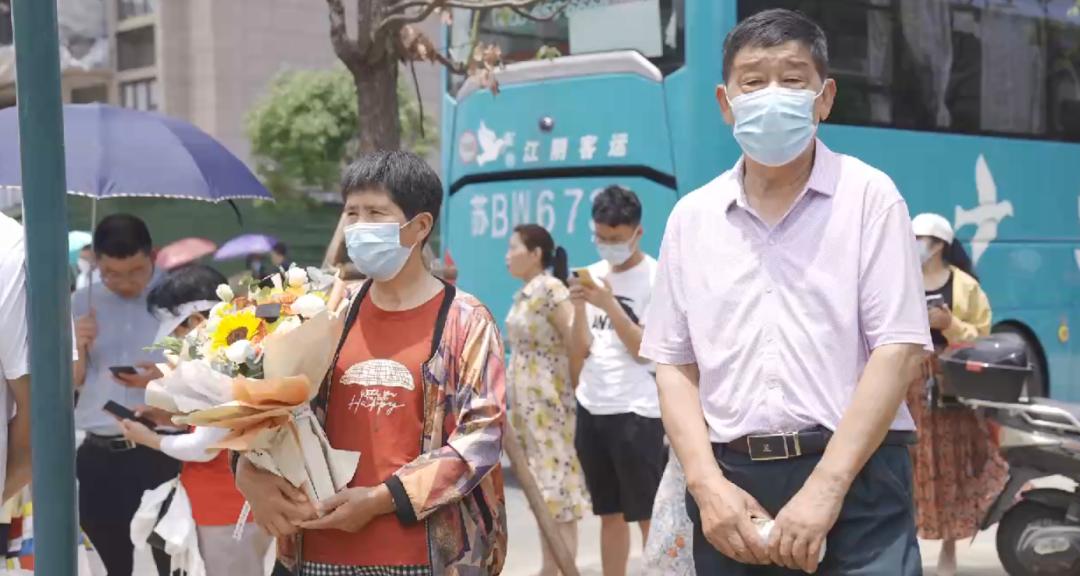 高考结束别忘了谢谢父母,高考结束后你忘得了她吗