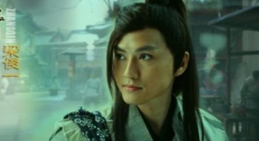 43岁还在演纯情少年？糊了的“花弄影”，为何沦为烂片主角？