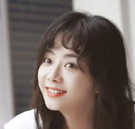 从人气垫底到拥有百万直拍的鬼马爱豆！她怎么变美的？