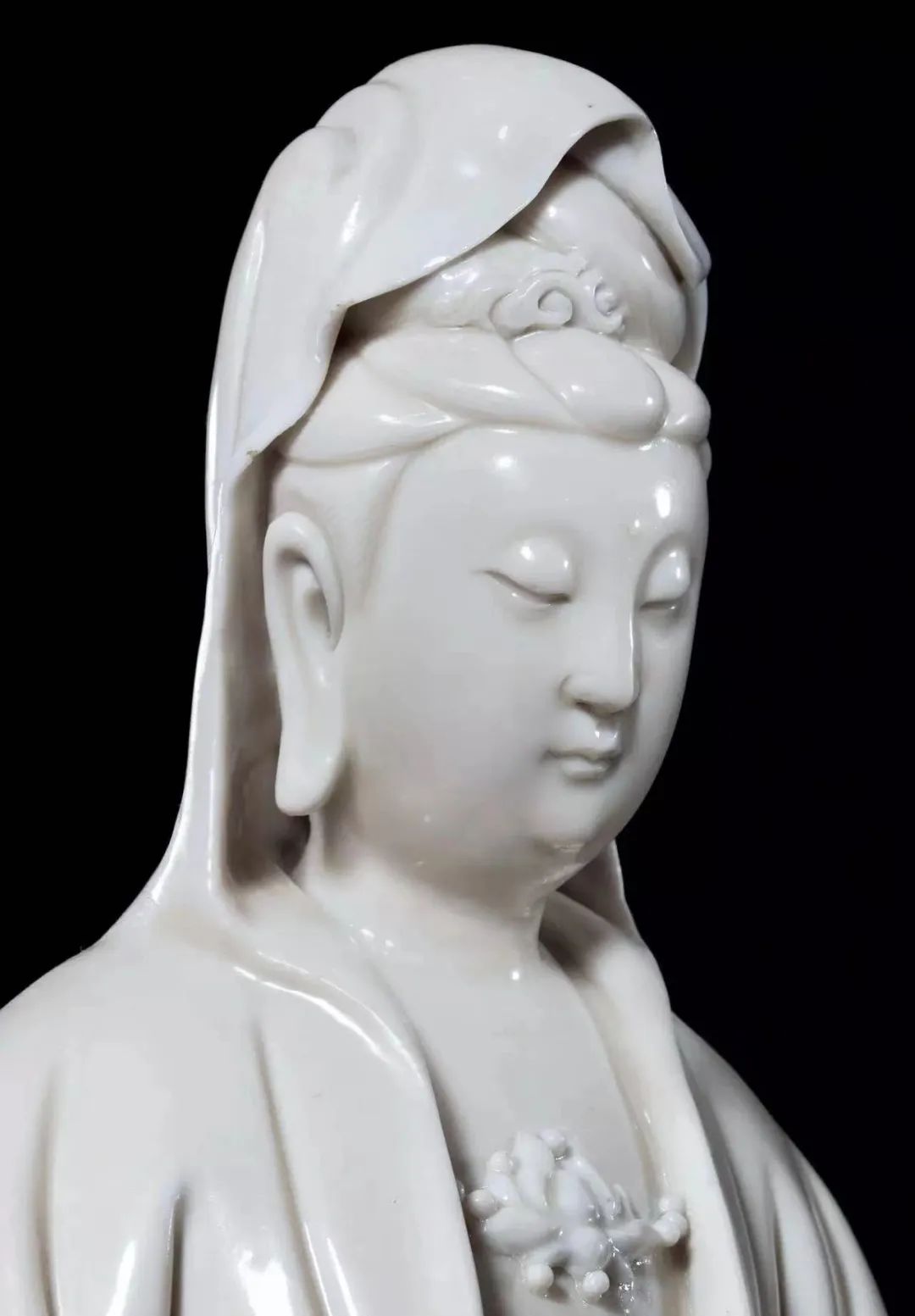 “最美中国白”拍出1633万天价，背后的神秘男人火了