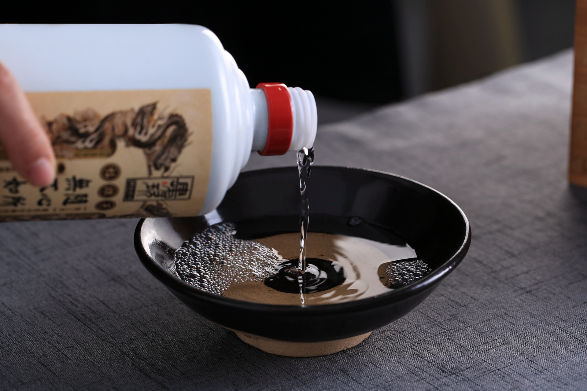 租赁废弃厂房灌装高端白酒，6人制假售假被提起公诉