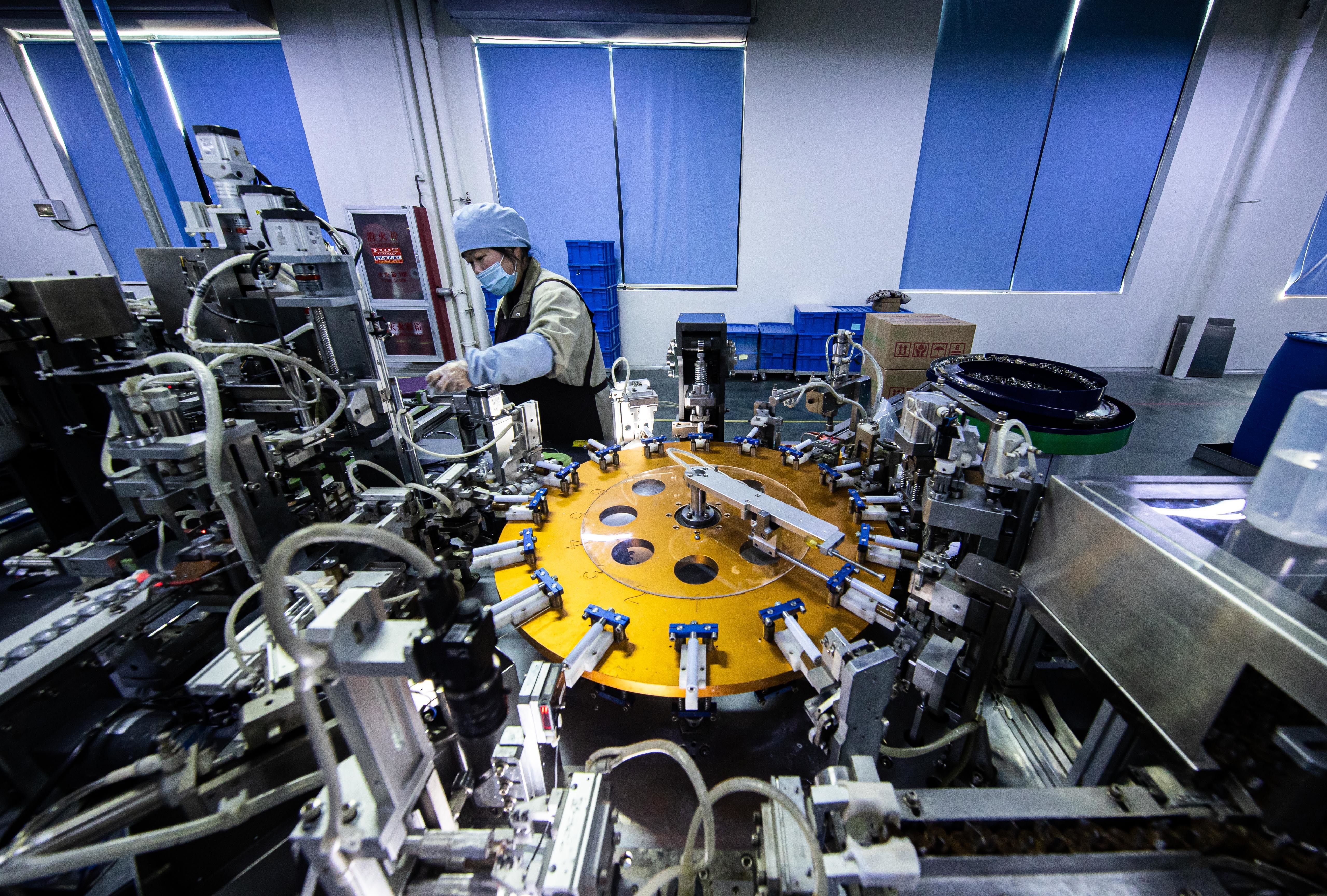 铆足干劲忙生产奋力实现开门红,铆足干劲忙生产全力满足市场需求