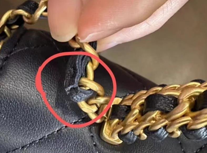 杭州女子8450元买一双拖鞋，穿3次后褪色，店员：很少有人穿2次