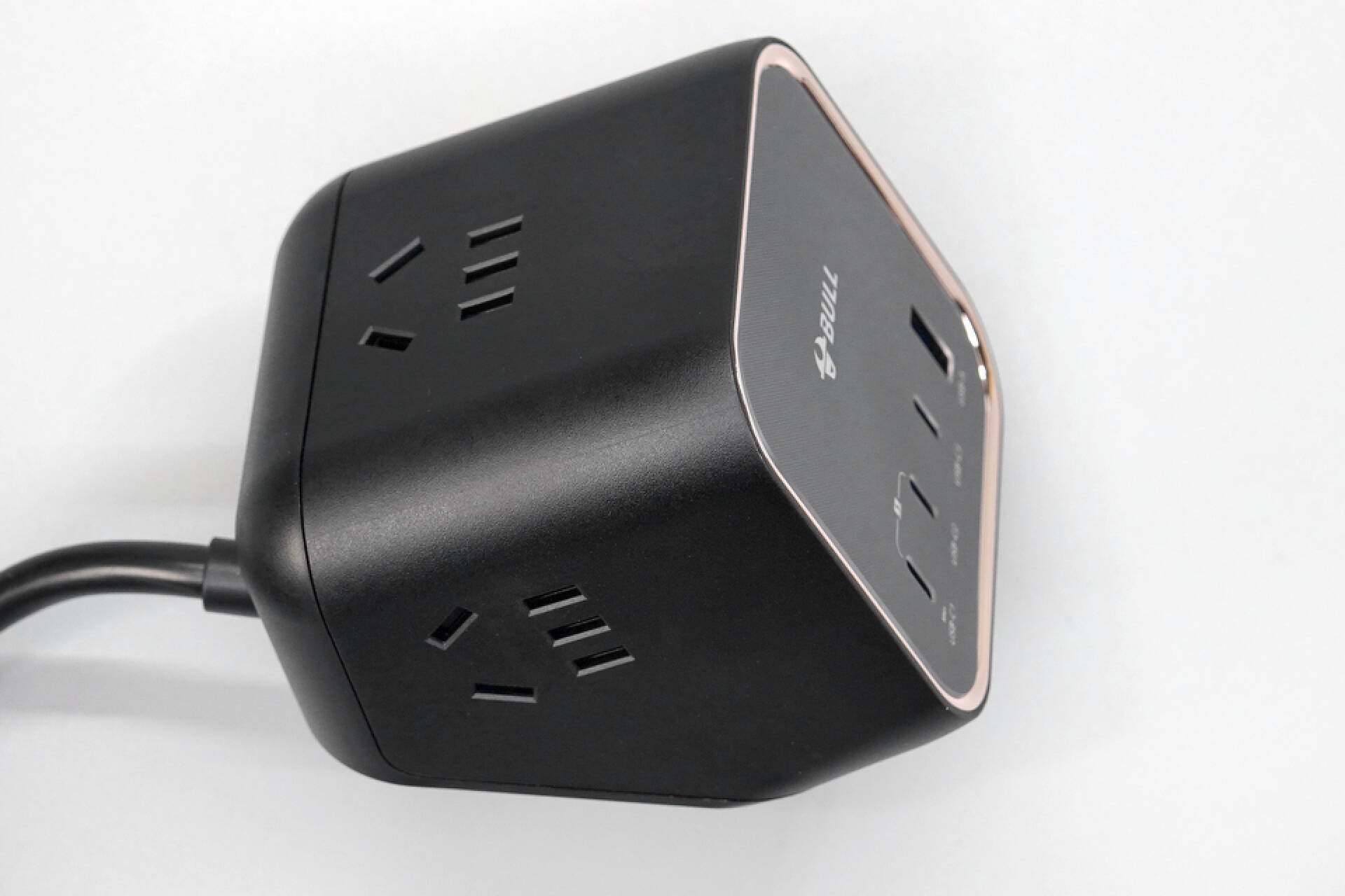 公牛新款67w快充插座拆解,公牛防过充保护插座拆解