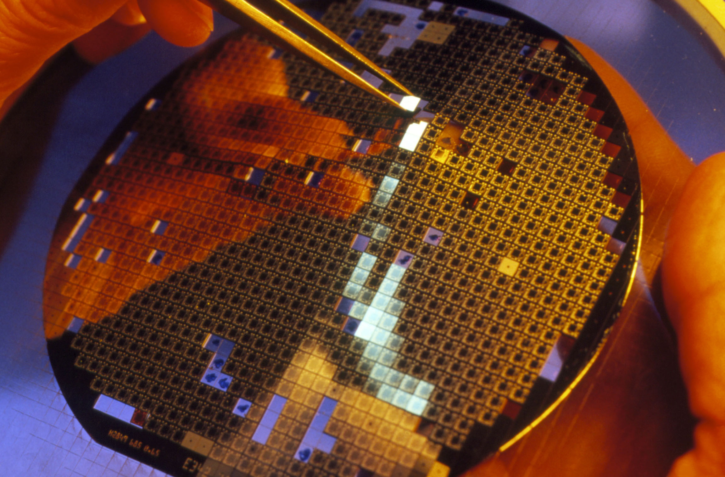 芯片国产芯片哪个最好,目前国产芯片与世界先进芯片差距