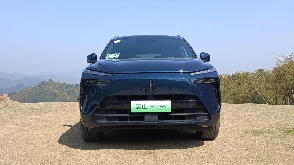 魏牌蓝山试驾深度测评,魏牌蓝山对比理想l8