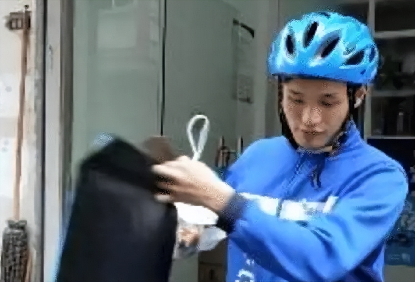 外卖小哥遭大妈求婚,外卖小哥表白大妈