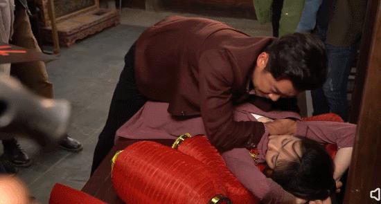 出卖？借戏揩油？捞金无度？牺牲清白？娱乐圈的“疯狂”不止于此