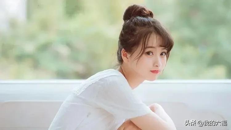 一个内向的男人爱而不得的表现,内向的男人喜欢你的8种表现