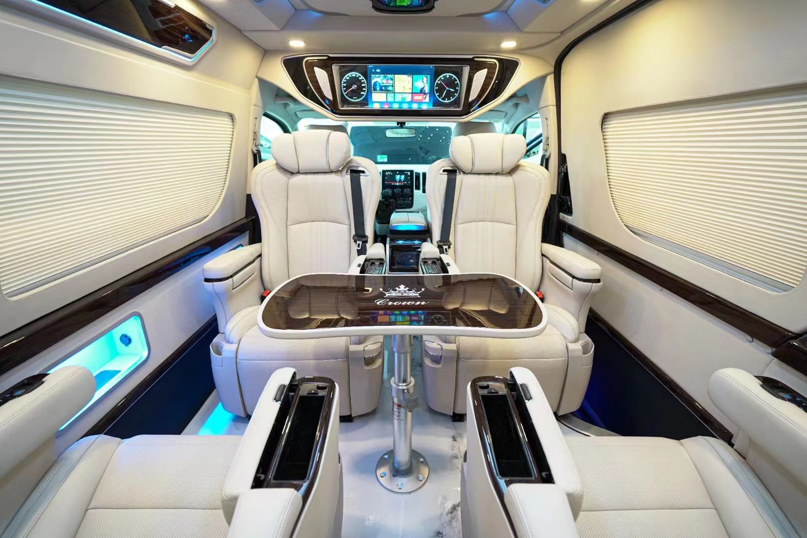 丰田海狮9座最新版本顶配蓝牌,丰田大海狮13座的空间