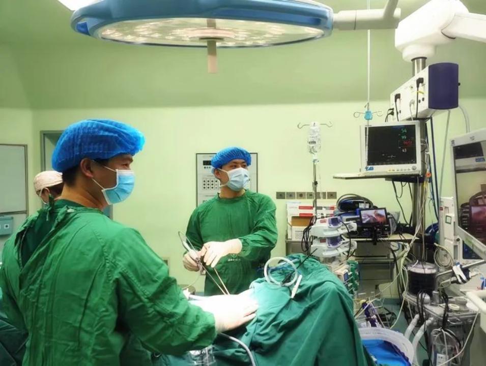 手心长期出汗是什么原因怎样治疗,手心出汗多的原因及解决方法