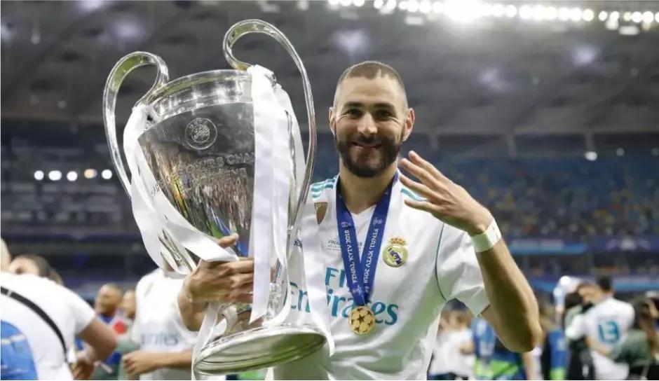 皇马三连冠本泽马绝平,皇马丢第4球后本泽马无奈苦笑