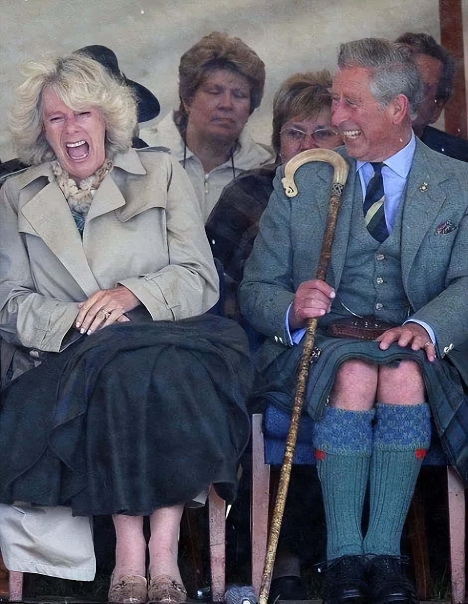 卡米拉气质逆袭不输戴安娜,卡米拉微笑回应凯特