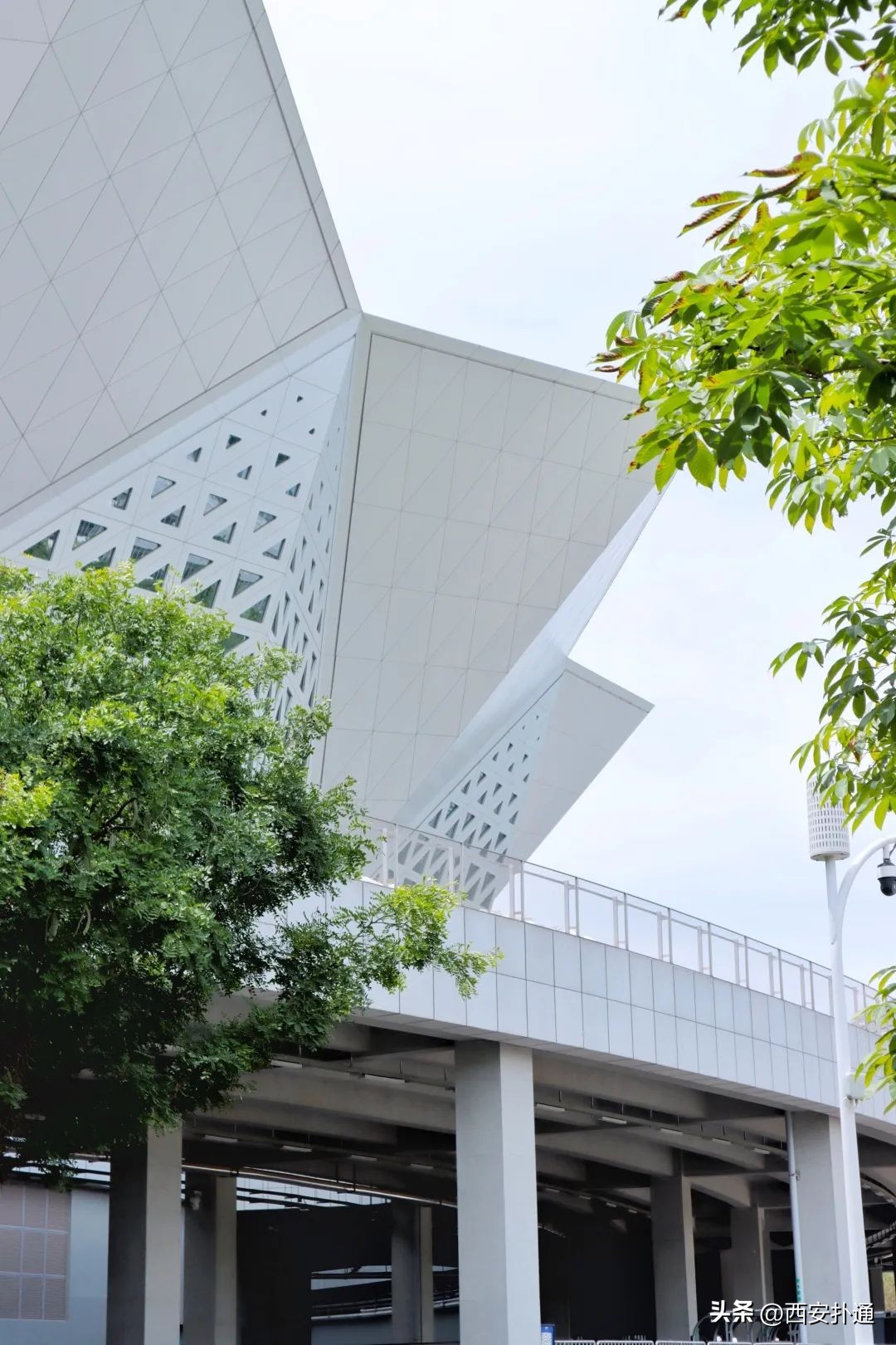 西安奥体中心音乐喷泉现在开放吗,西安奥体中心和兰州奥体中心对比