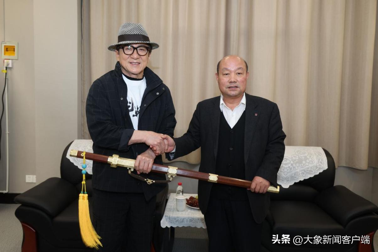 携《龙马精神》,成龙与河南功夫小子一起“壮志豪情”