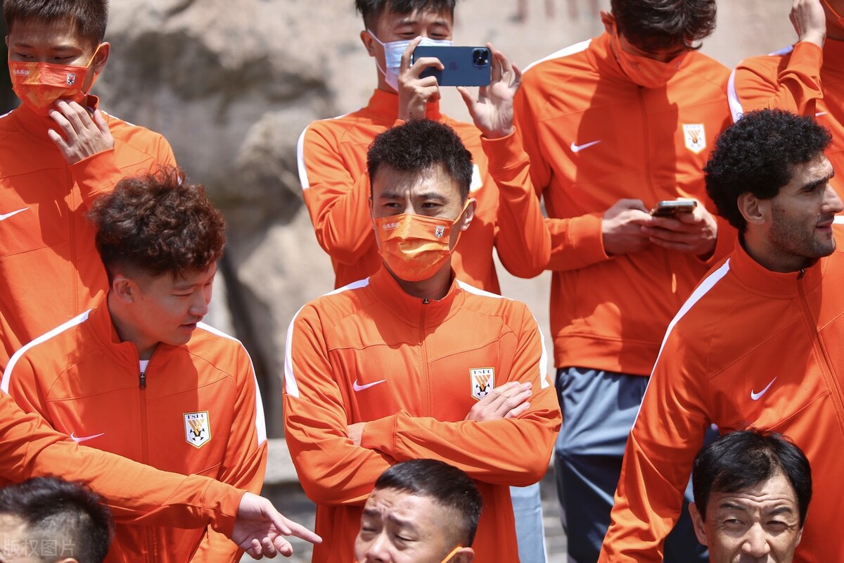 中超争冠与保级组形势初现端倪,中超首轮黑马比赛