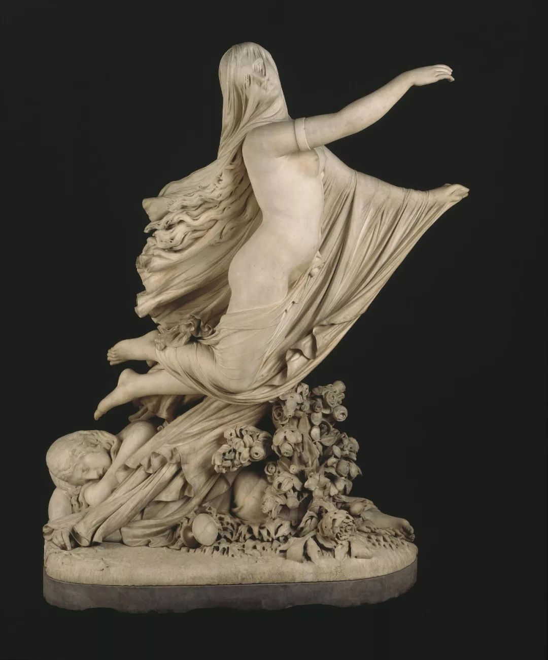 面纱掩盖着的是一个少女的贞洁，也是整个帝国的命运