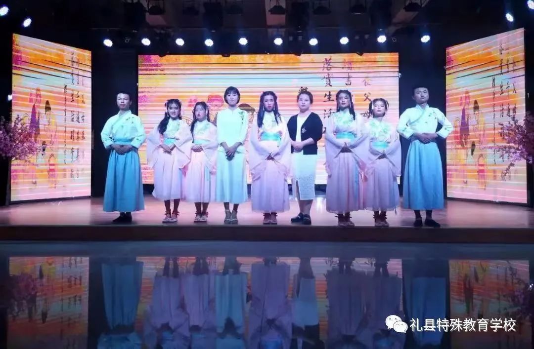 鐗规畩鏁欒偛瀛︽牎宸ヤ綔鍥炵湼,鐖卞績娴囩亴闈欏緟鑺卞紑