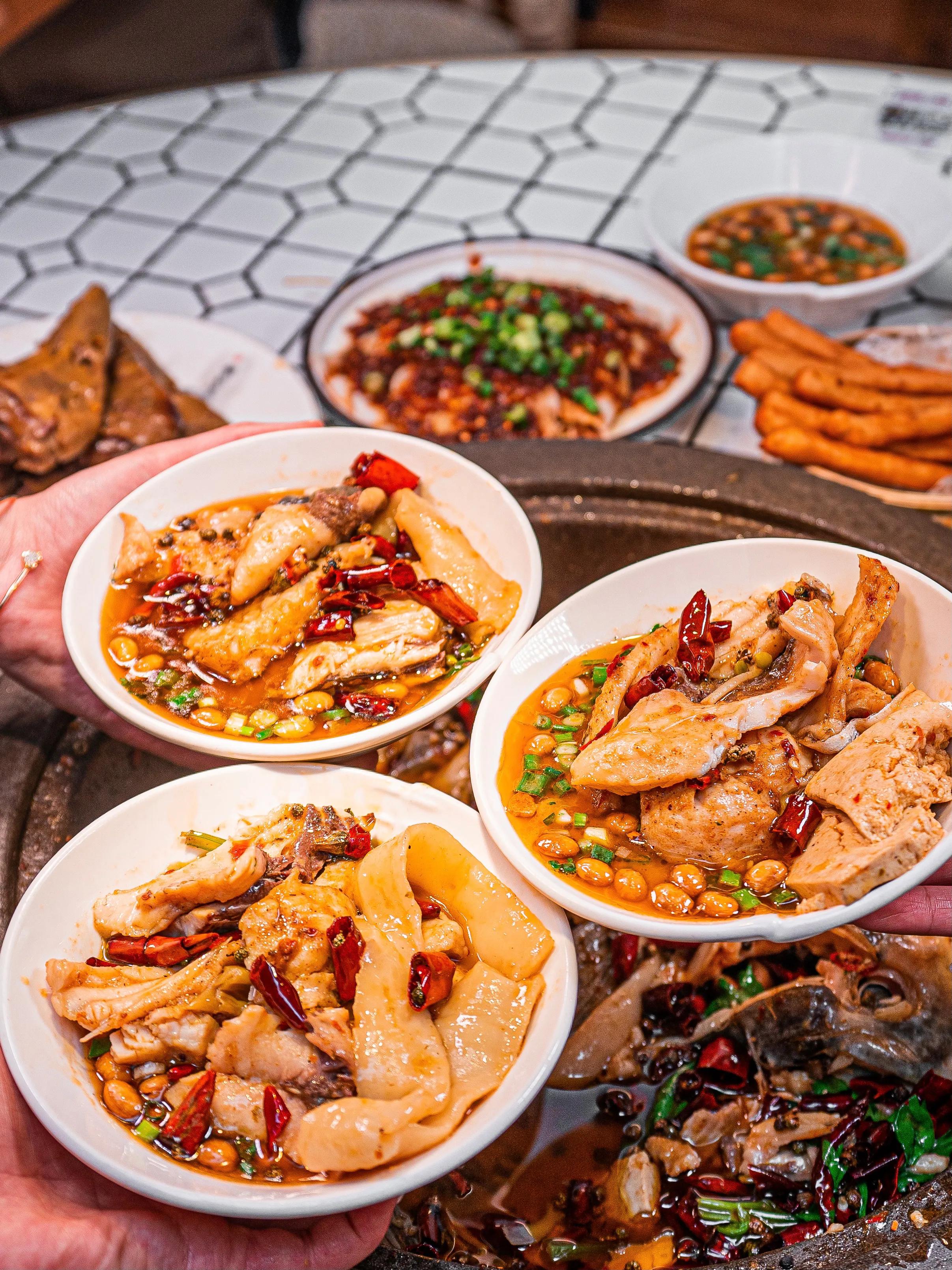 重庆推荐石锅鱼,重庆南滨路蒸汽石锅鱼