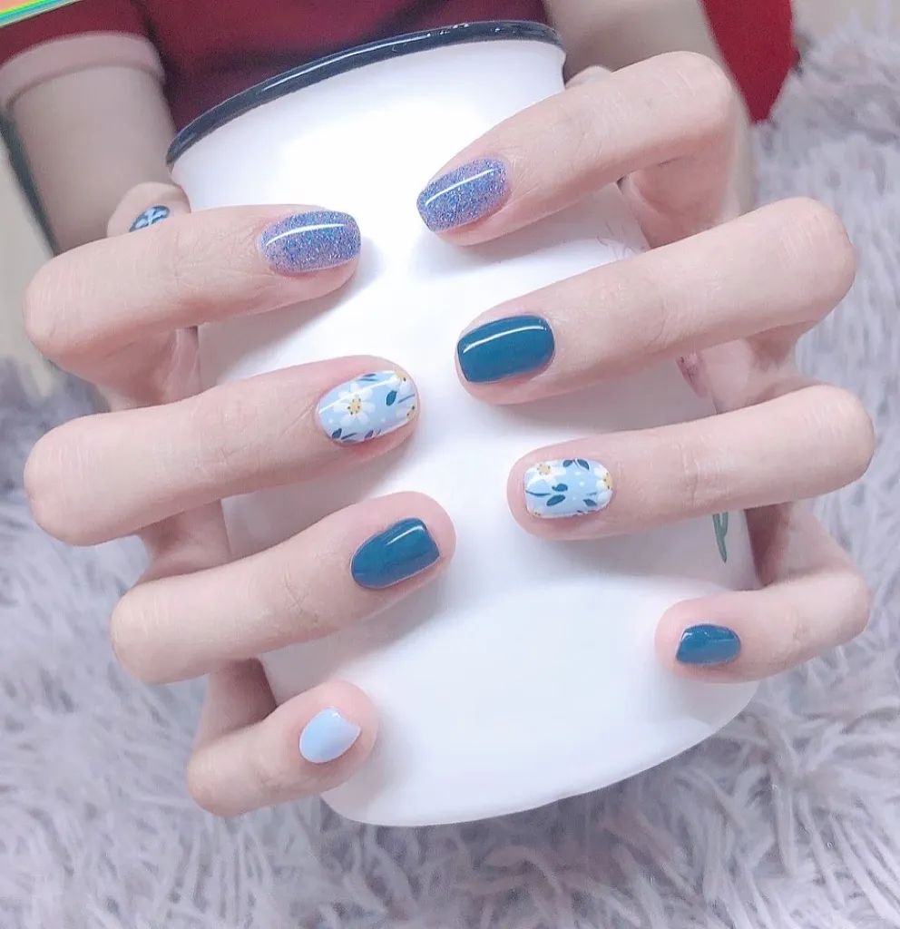 夏日美甲ins显白黄色法式美甲,又好看又超显白的美甲颜色