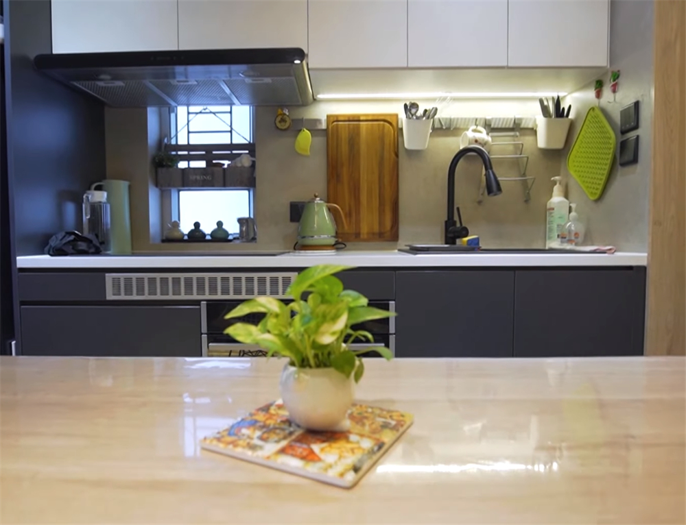 香港一家三口小户型,香港一家人蜗居小户型