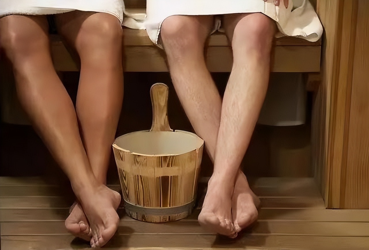 澡堂挂“酒后禁止洗浴”是何意？行家说出3个原由，让人醍醐灌顶