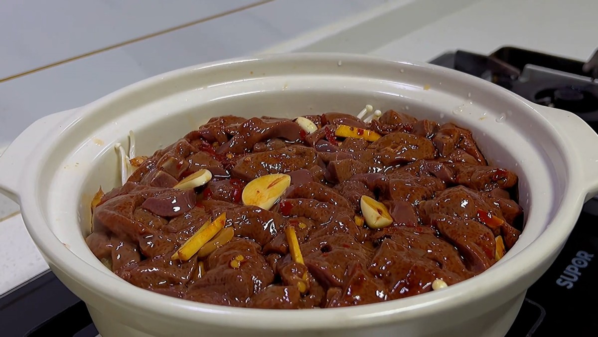 人体缺少哪种维生素会白头发,人体缺什么维生素会长白发