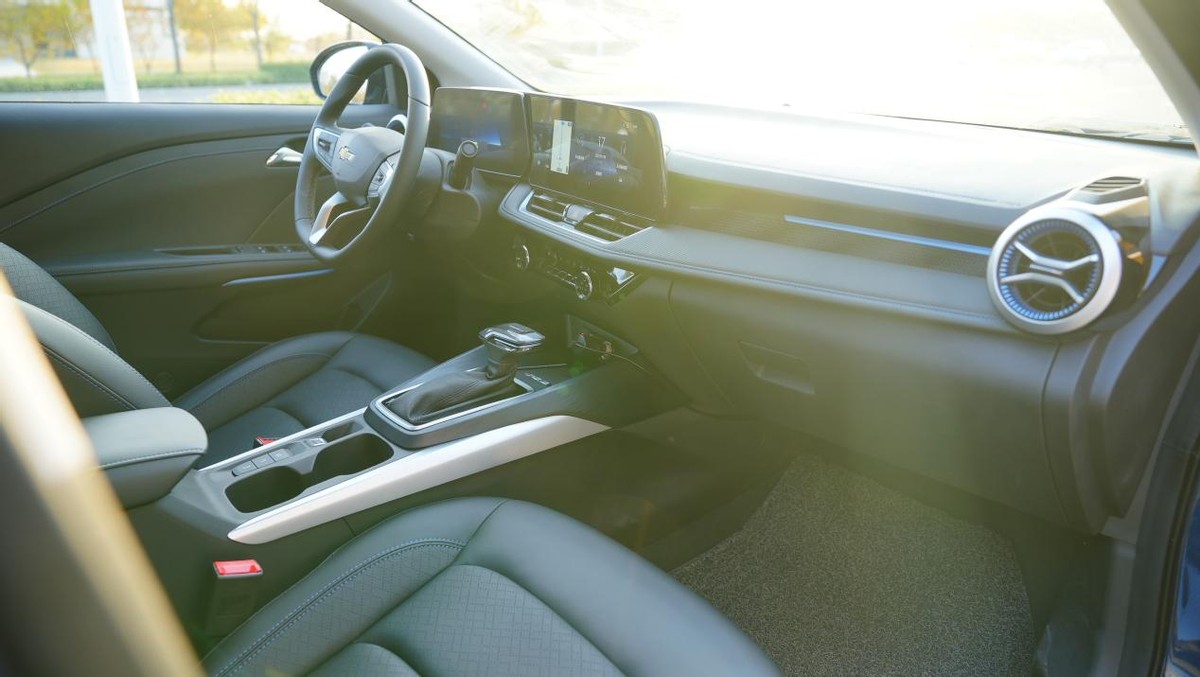 雪佛兰科鲁泽全新试驾视频,试驾雪佛兰科鲁泽新款