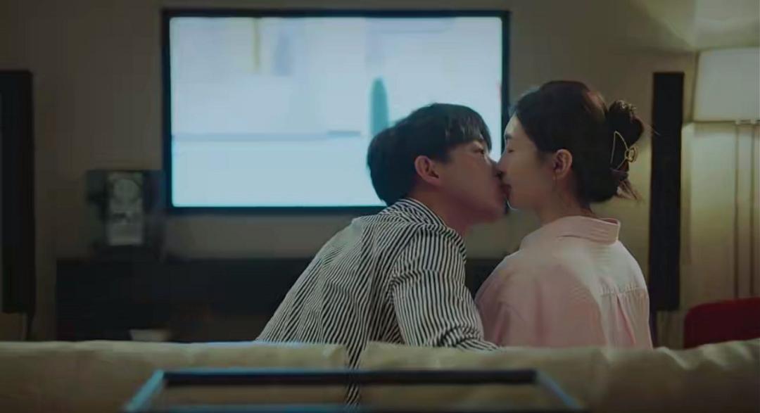 一集翻车，两集接吻，这剧的工业糖精真的不甜