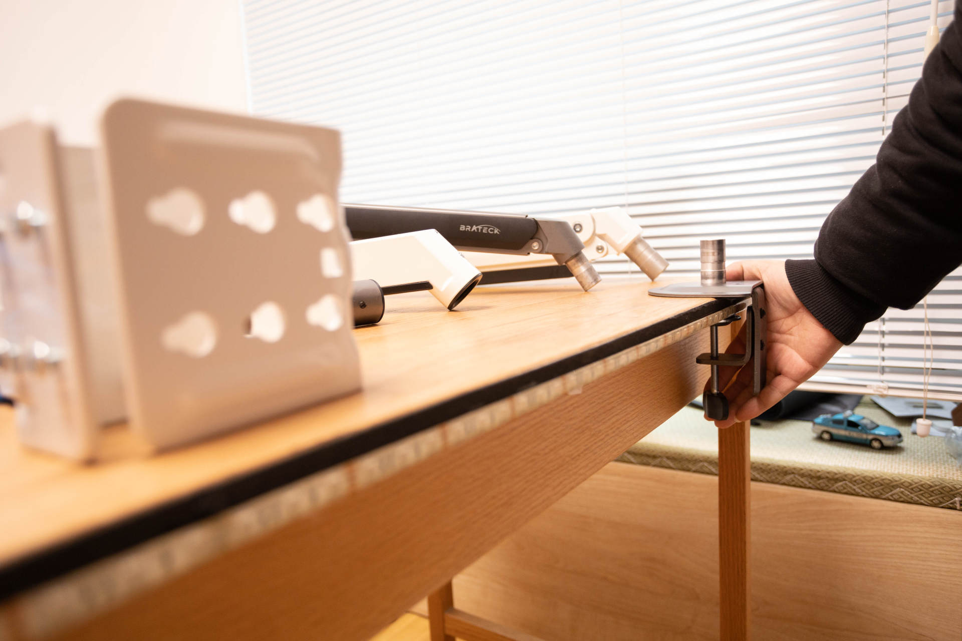 23.8英寸显示器桌面效果,桌面1.3米扩展显示器