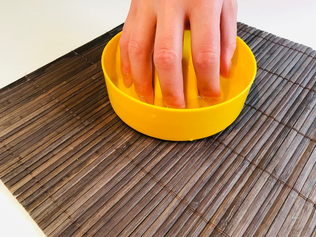 指甲渐变有条纹怎么解决,指甲薄有竖纹容易开裂不易长出来