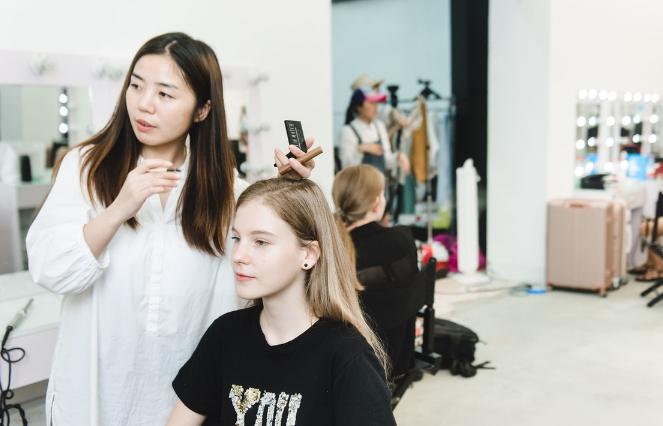 大部分模特一个月的真实收入揭秘,国外模特一个月能挣多少钱