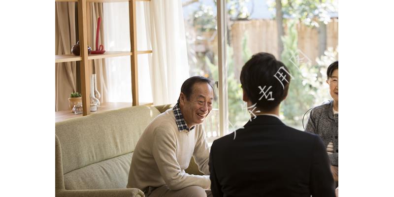 凤凰男母亲退出家族群：“红包你们发100，让我发8000，想得美”