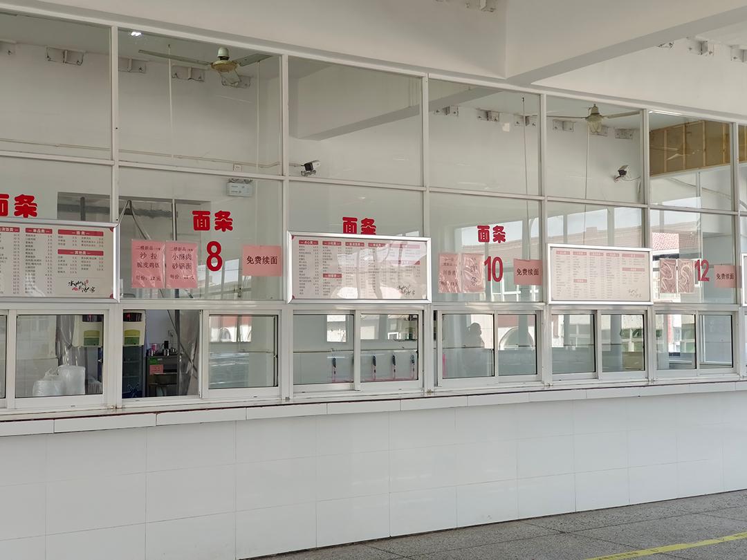 校友再回学校,丹阳六中校友