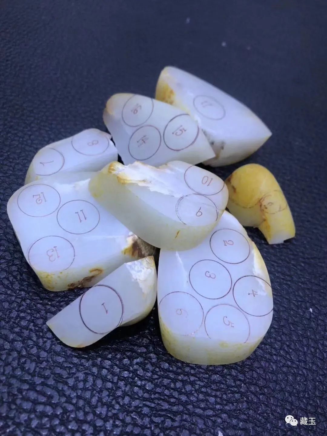 一颗珠子价值4000元,一颗珠子三十元